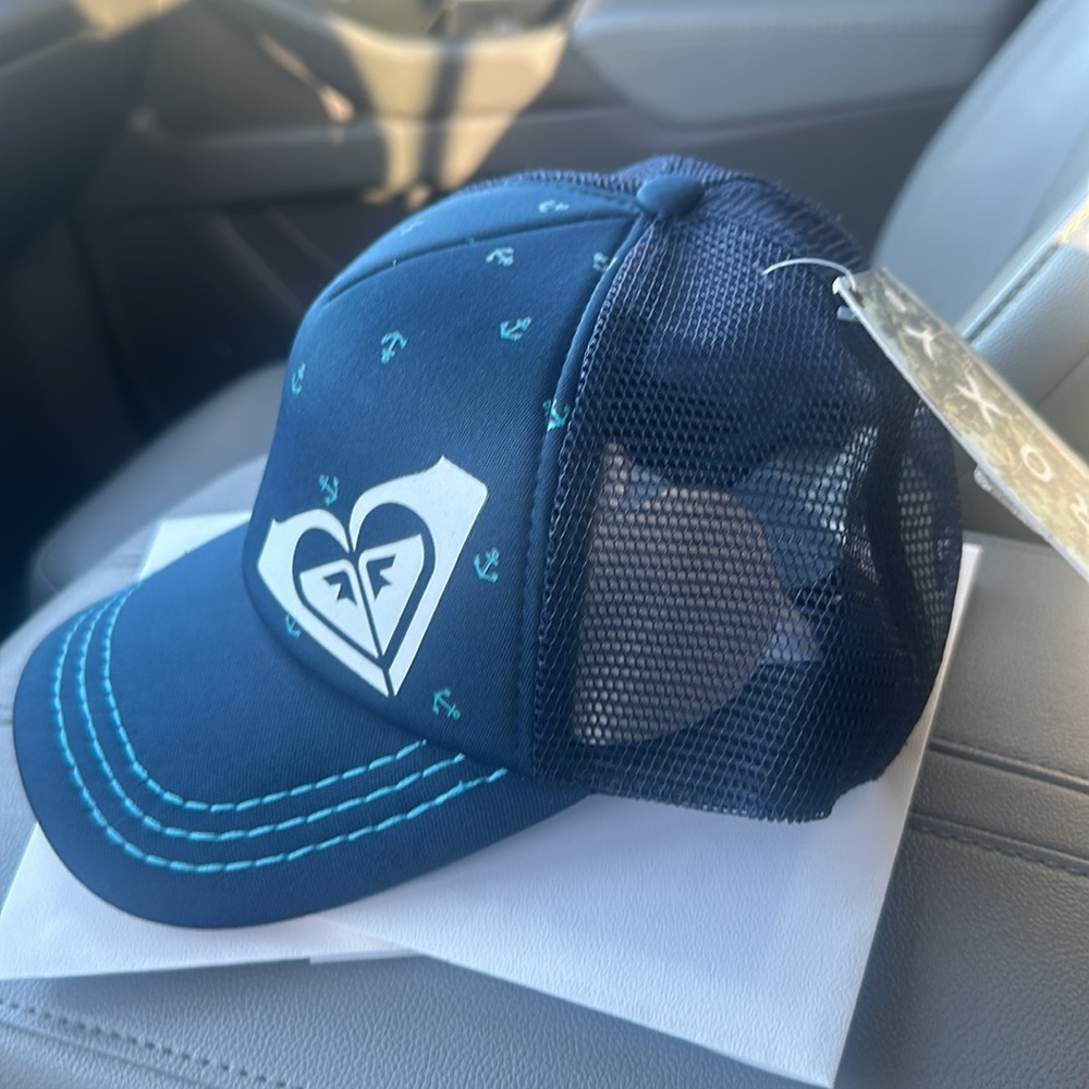Women’s Roxy Hat - Picture 4 of 6